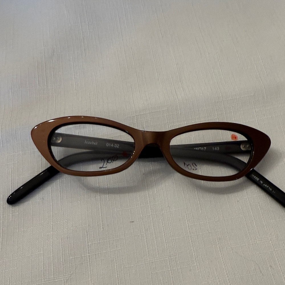 Petite cat eye frame- Allyn scura
Never worn- old stock